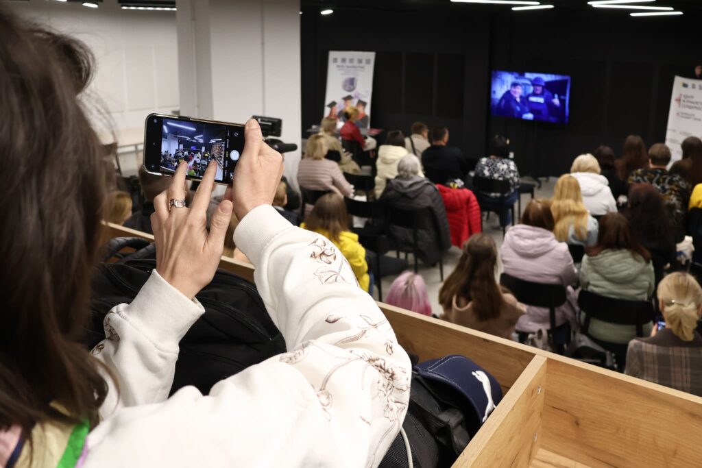 Свобода преси на прифронтових територіях: у Дніпрі презентували фільм про незламність українських журналістів 1