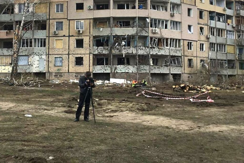 «Прокинутися серед ночі, заспокоїти дітей – і писати»: як працюють та виживають медійники Кривого Рогу