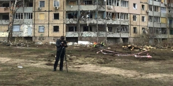 «Прокинутися серед ночі, заспокоїти дітей – і писати»: як працюють та виживають медійники Кривого Рогу