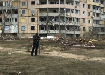 «Прокинутися серед ночі, заспокоїти дітей – і писати»: як працюють та виживають медійники Кривого Рогу