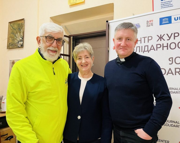 Президент італійської асоціації Anteas Alessandria Лучано Картолано отримав відзнаку Хрест Громадянських заслуг "Героям без зброї". 18 Президент італійської асоціації Anteas Alessandria Лучано Картолано отримав відзнаку Хрест Громадянських заслуг "Героям без зброї". 1