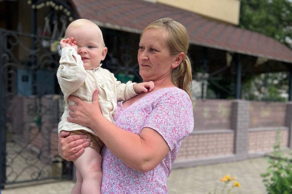 Журналістка з Краснопілля Ольга Кисленко з болем відриває від себе клаптики спогадів про рідний дім, повертаючись у реальність