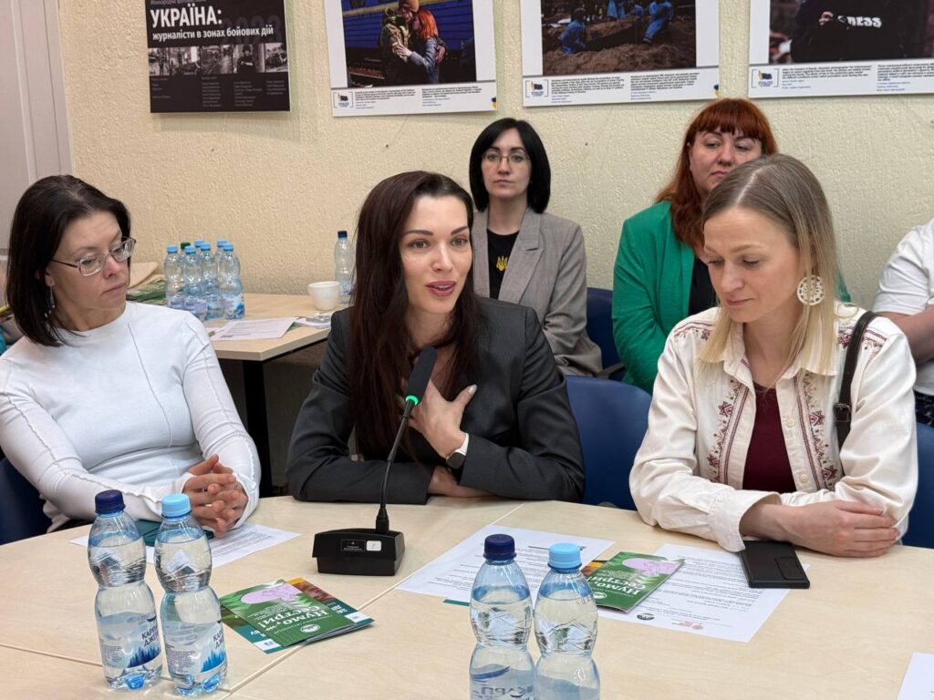 «Нумо, сестри!»: голос нескорених жінок лунає все сильніше 21 «Нумо, сестри!»: голос нескорених жінок лунає все сильніше 4