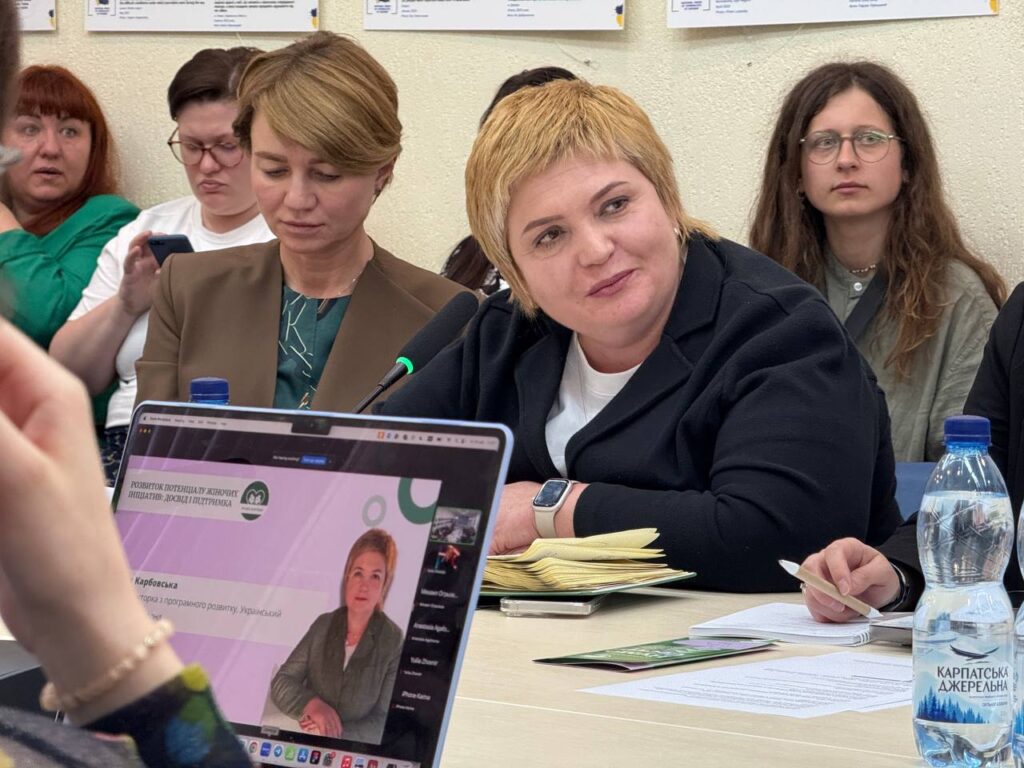 «Нумо, сестри!»: голос нескорених жінок лунає все сильніше 22 «Нумо, сестри!»: голос нескорених жінок лунає все сильніше 5