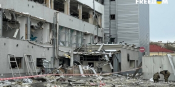 Під час російської ракетної атаки на Київ постраждала будівля, де розміщувались редакції українського державного іномовлення