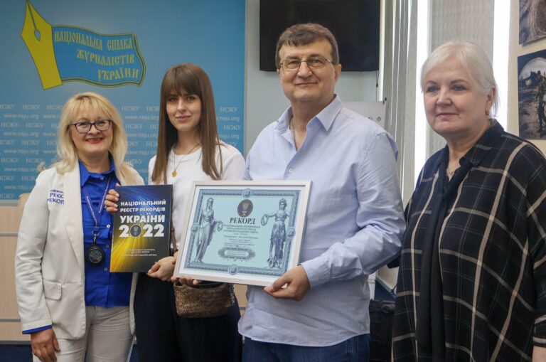 Редактор-рекордсмен Анатолій Безтака і газета «Діалог»: про стійкість, довіру читачів та любов до слова 18 Редактор-рекордсмен Анатолій Безтака і газета «Діалог»: про стійкість, довіру читачів та любов до слова 1