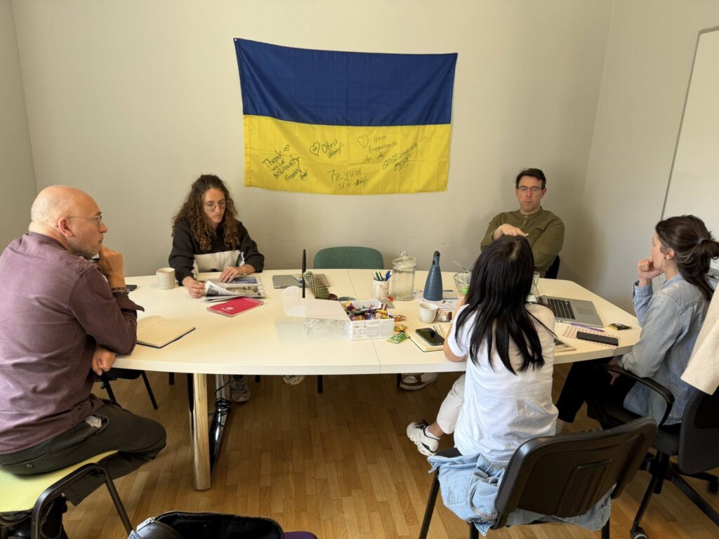 Прапор України в серці Брюсселя: Сергій Томіленко відвідав колег із Європейської федерації журналістів 18 Прапор України в серці Брюсселя: Сергій Томіленко відвідав колег із Європейської федерації журналістів 1