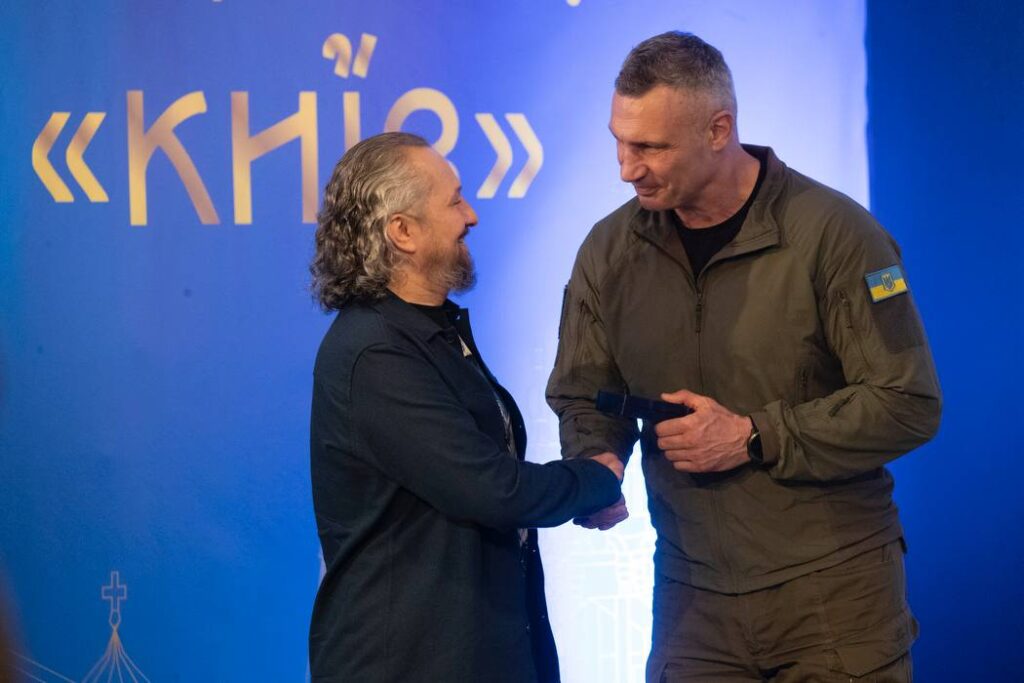 Автор хіта «Байрактар», журналіст Тарас Боровок отримав від Київської міськради престижну відзнаку