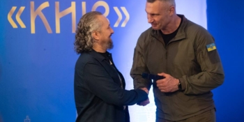 Автор хіта «Байрактар», журналіст Тарас Боровок отримав від Київської міськради престижну відзнаку