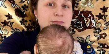 Спалити роспропагандистську газету і допомогти дружині загиблого воїна:  Харківський Центр журналістської солідарності доєднується до акції «Рука підтримки»