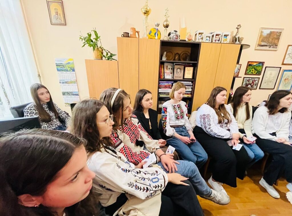 Як подбати про своє ментальне здоров’я: тренінг для майбутніх журналістів в Івано-Франківському Центрі журналістської солідарності 22 Як подбати про своє ментальне здоров’я: тренінг для майбутніх журналістів в Івано-Франківському Центрі журналістської солідарності 5