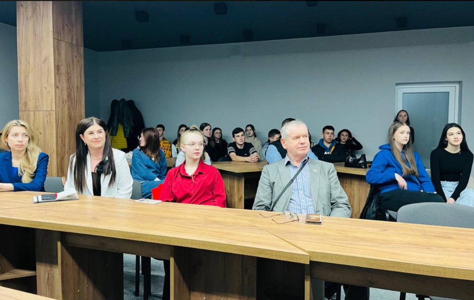 Не поширюйте інформацію, не перевіривши її на достовірність: воркшоп з медіаграмотності в Івано-Франківську від данського журналіста Лейфа Лонсманна 19 Не поширюйте інформацію, не перевіривши її на достовірність: воркшоп з медіаграмотності в Івано-Франківську від данського журналіста Лейфа Лонсманна 2