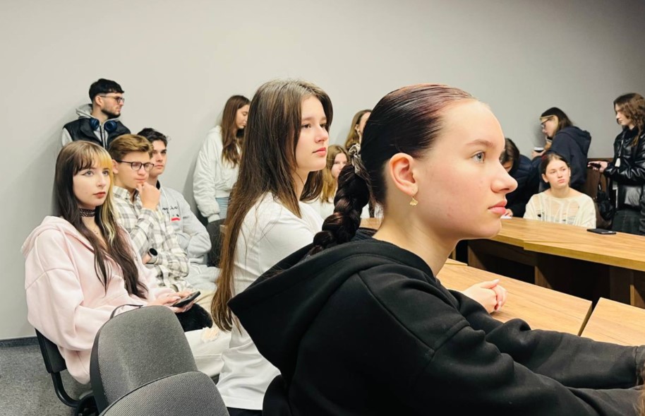 Не поширюйте інформацію, не перевіривши її на достовірність: воркшоп з медіаграмотності в Івано-Франківську від данського журналіста Лейфа Лонсманна 20 Не поширюйте інформацію, не перевіривши її на достовірність: воркшоп з медіаграмотності в Івано-Франківську від данського журналіста Лейфа Лонсманна 3