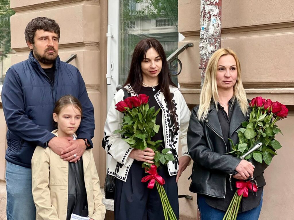 В Івано-Франківську відкрили анотаційну дошку почесному члену обласної організації Національної спілки журналістів України Володимиру Макарову 28 В Івано-Франківську відкрили анотаційну дошку почесному члену обласної організації Національної спілки журналістів України Володимиру Макарову 11