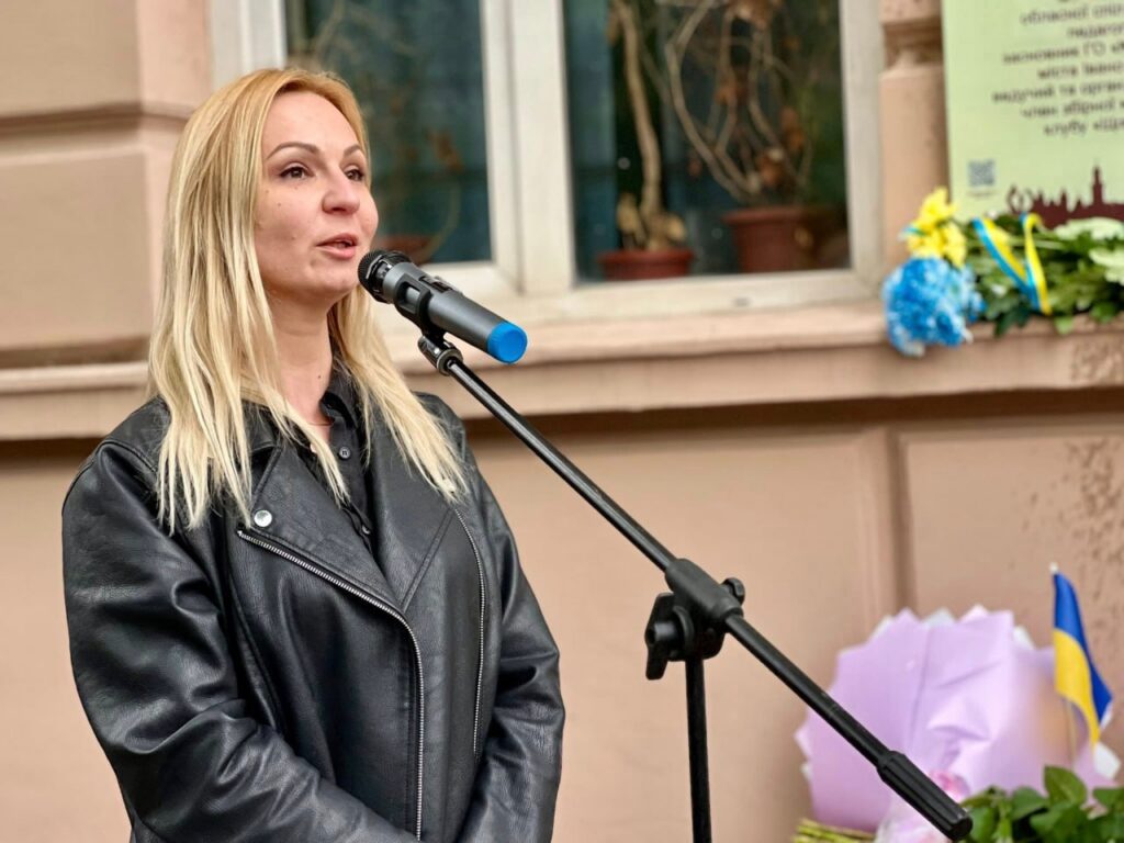 В Івано-Франківську відкрили анотаційну дошку почесному члену обласної організації Національної спілки журналістів України Володимиру Макарову 22 В Івано-Франківську відкрили анотаційну дошку почесному члену обласної організації Національної спілки журналістів України Володимиру Макарову 5