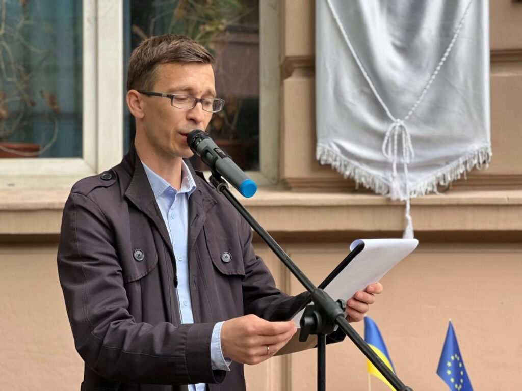 В Івано-Франківську відкрили анотаційну дошку почесному члену обласної організації Національної спілки журналістів України Володимиру Макарову 23 В Івано-Франківську відкрили анотаційну дошку почесному члену обласної організації Національної спілки журналістів України Володимиру Макарову 6