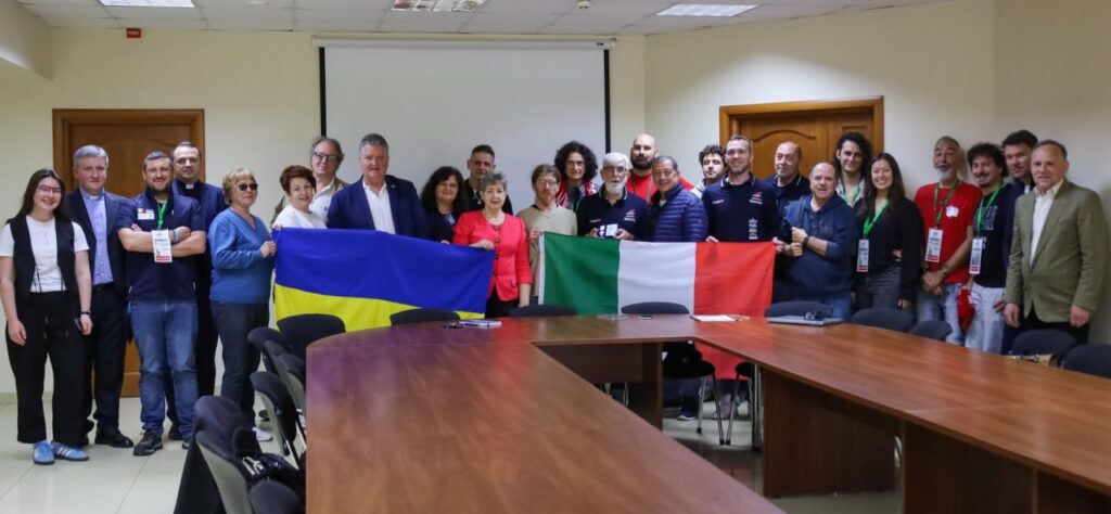 Президент італійської асоціації «Anteas Alessandria» Лучано Картолано отримав Хрест громадянських заслуг «Героям без зброї» за клопотанням Івано-Франківського Центру журналістської солідарності 18 Президент італійської асоціації «Anteas Alessandria» Лучано Картолано отримав Хрест громадянських заслуг «Героям без зброї» за клопотанням Івано-Франківського Центру журналістської солідарності 1