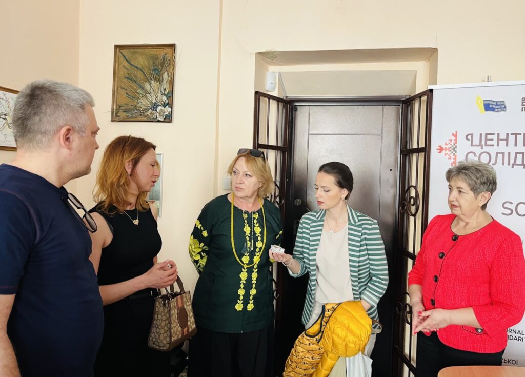«Душа в місті Марії»: медійників вразила виставка, присвячена Маріуполю, що відкрилась в Івано-Франківську 18 «Душа в місті Марії»: медійників вразила виставка, присвячена Маріуполю, що відкрилась в Івано-Франківську 1