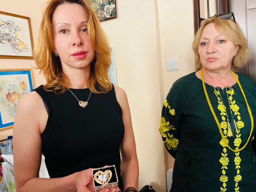 «Душа в місті Марії»: медійників вразила виставка, присвячена Маріуполю, що відкрилась в Івано-Франківську 20 «Душа в місті Марії»: медійників вразила виставка, присвячена Маріуполю, що відкрилась в Івано-Франківську 3