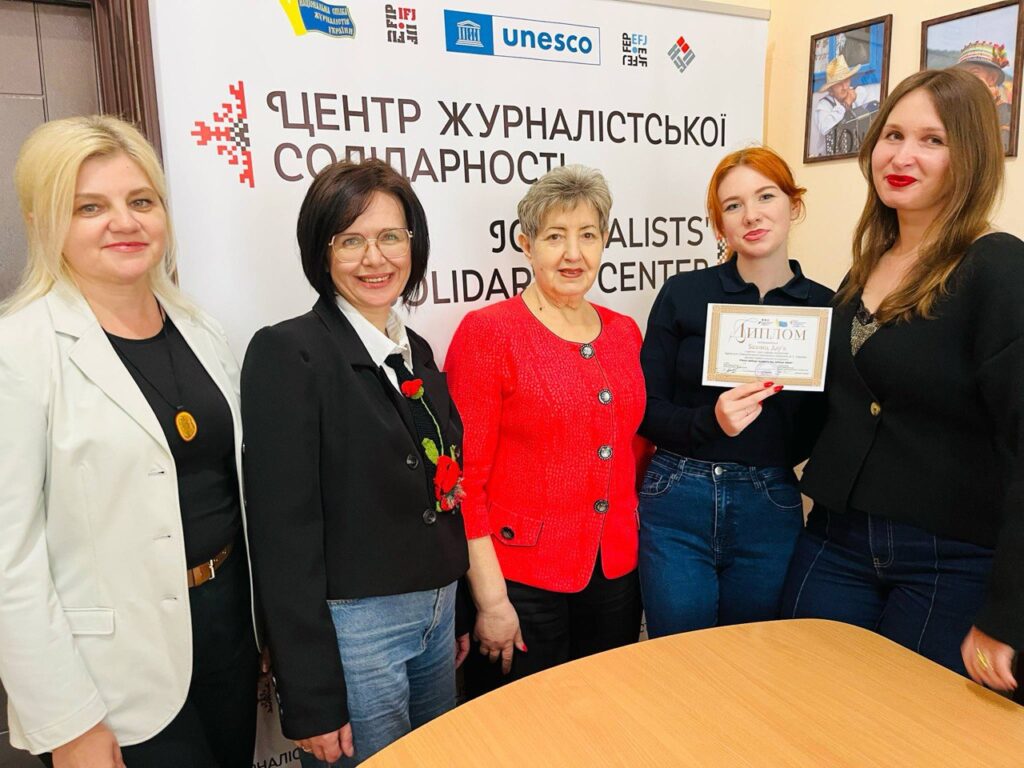 В Івано-Франківську нагородили переможців та призерів творчого конкурсу «Наша свобода залежить від свободи преси» 27 В Івано-Франківську нагородили переможців та призерів творчого конкурсу «Наша свобода залежить від свободи преси» 10