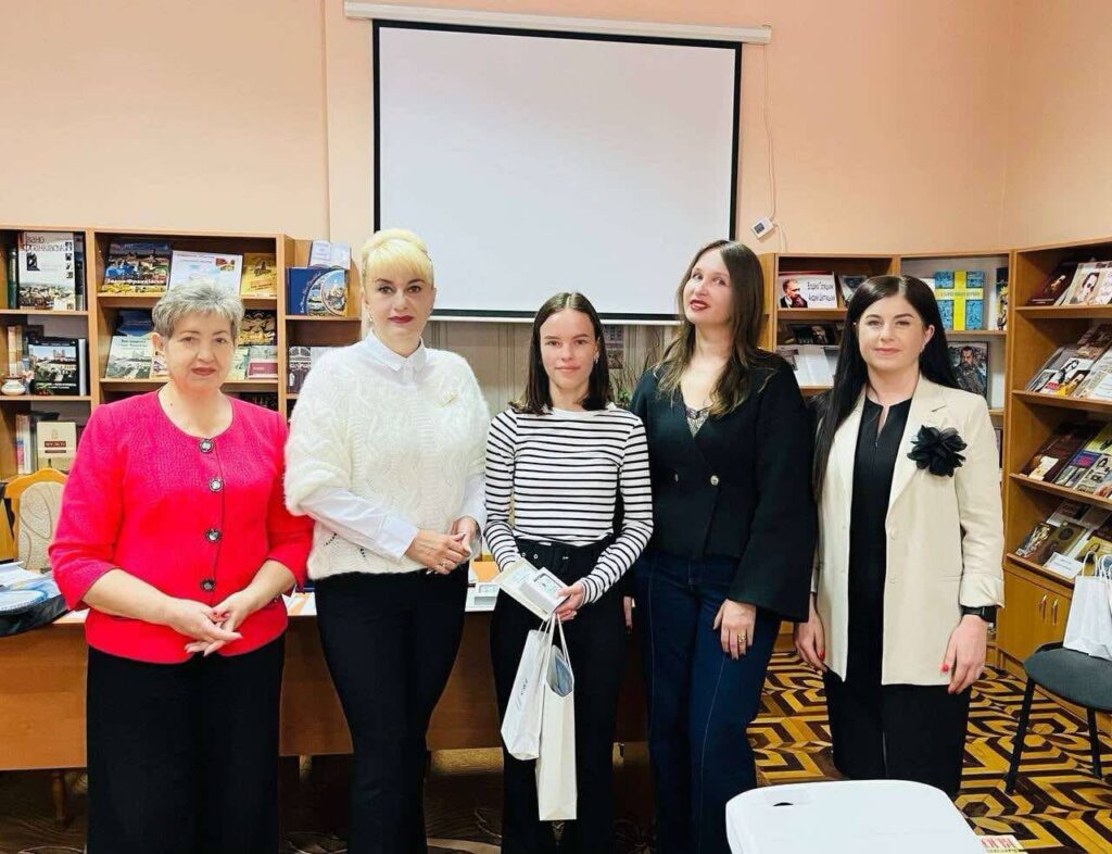 В Івано-Франківську нагородили переможців та призерів творчого конкурсу «Наша свобода залежить від свободи преси» 28 В Івано-Франківську нагородили переможців та призерів творчого конкурсу «Наша свобода залежить від свободи преси» 11