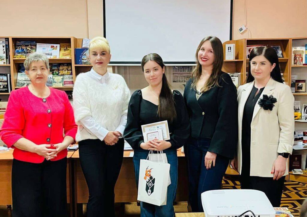 В Івано-Франківську нагородили переможців та призерів творчого конкурсу «Наша свобода залежить від свободи преси» 30 В Івано-Франківську нагородили переможців та призерів творчого конкурсу «Наша свобода залежить від свободи преси» 13