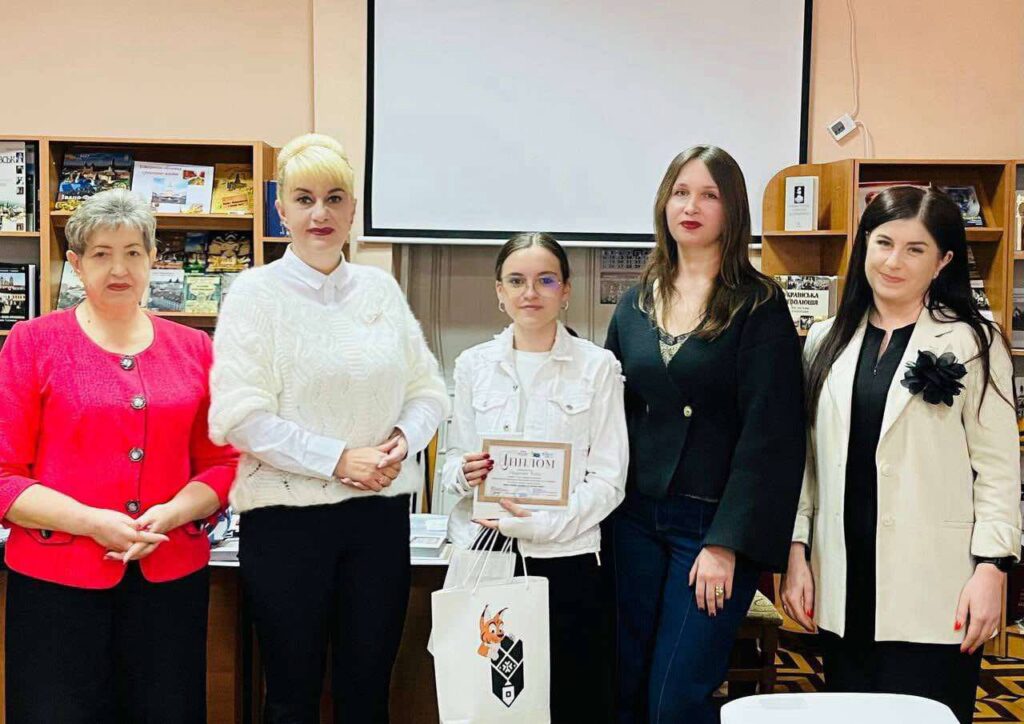 В Івано-Франківську нагородили переможців та призерів творчого конкурсу «Наша свобода залежить від свободи преси» 34 В Івано-Франківську нагородили переможців та призерів творчого конкурсу «Наша свобода залежить від свободи преси» 17