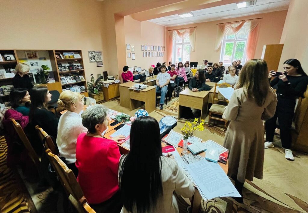 В Івано-Франківську нагородили переможців та призерів творчого конкурсу «Наша свобода залежить від свободи преси» 18 В Івано-Франківську нагородили переможців та призерів творчого конкурсу «Наша свобода залежить від свободи преси» 1