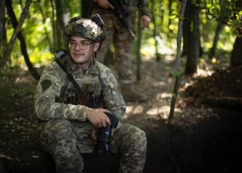 «На фронті ти 24/7 у війні, тільки про це думаєш, говориш і цим займаєшся», – колишній військовий журналіст Микита Комар