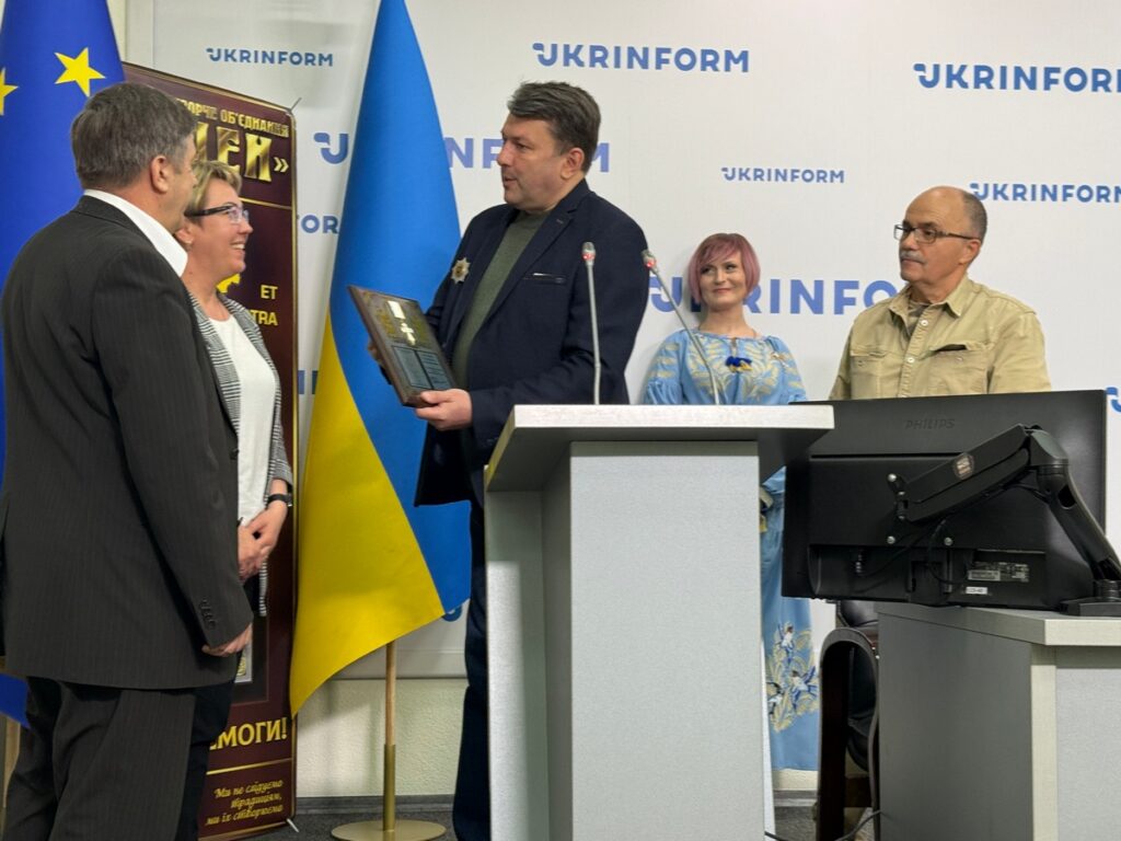 «Медаль або орден – це подяка, втілена в металі», – голова ВГО «Країна» Олександр Сопов 29 «Медаль або орден – це подяка, втілена в металі», – голова ВГО «Країна» Олександр Сопов 12