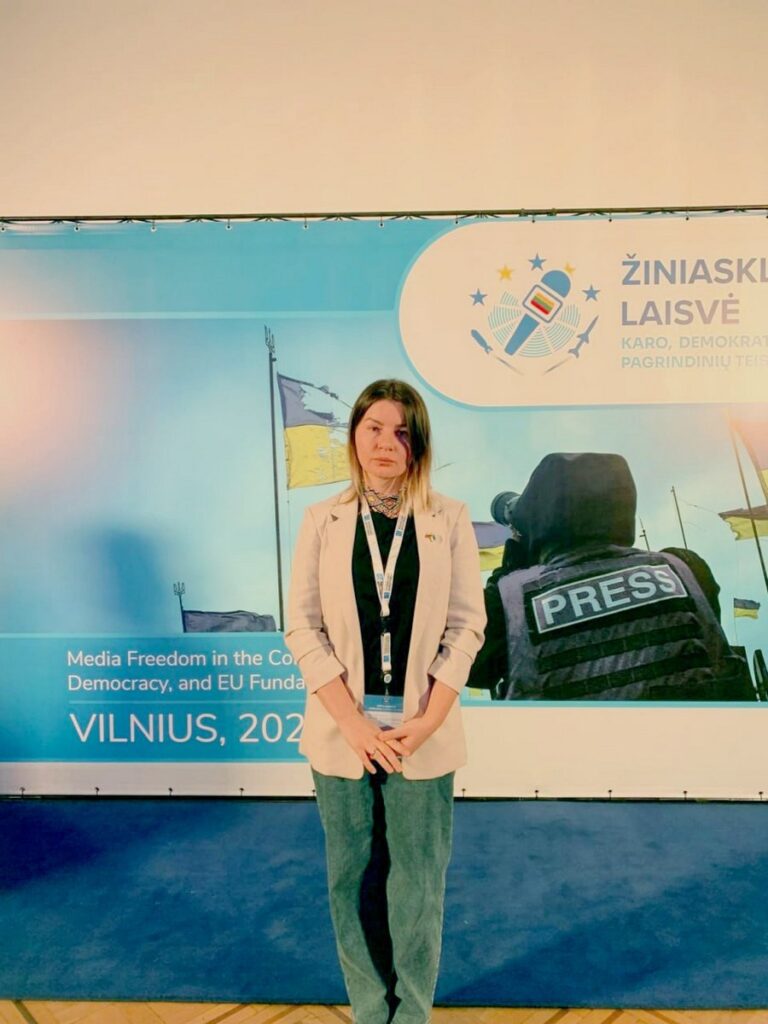 “Для росіян преса стала мішенню”, — заявила харківська журналістка Ганна Черненко у Вільнюсі. 19 “Для росіян преса стала мішенню”, — заявила харківська журналістка Ганна Черненко у Вільнюсі. 2