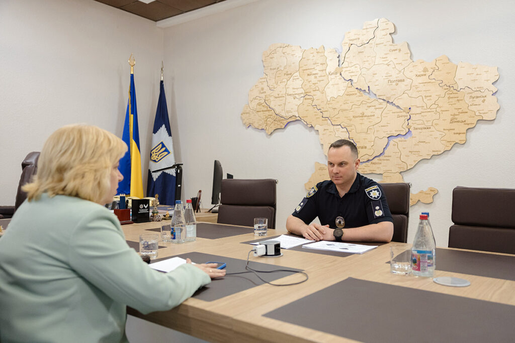 Іван Вигівський, керівник Нацполіції: «Ми розуміємо важливість роботи журналістів, особливо під час обстрілів» 20 Іван Вигівський, керівник Нацполіції: «Ми розуміємо важливість роботи журналістів, особливо під час обстрілів» 3