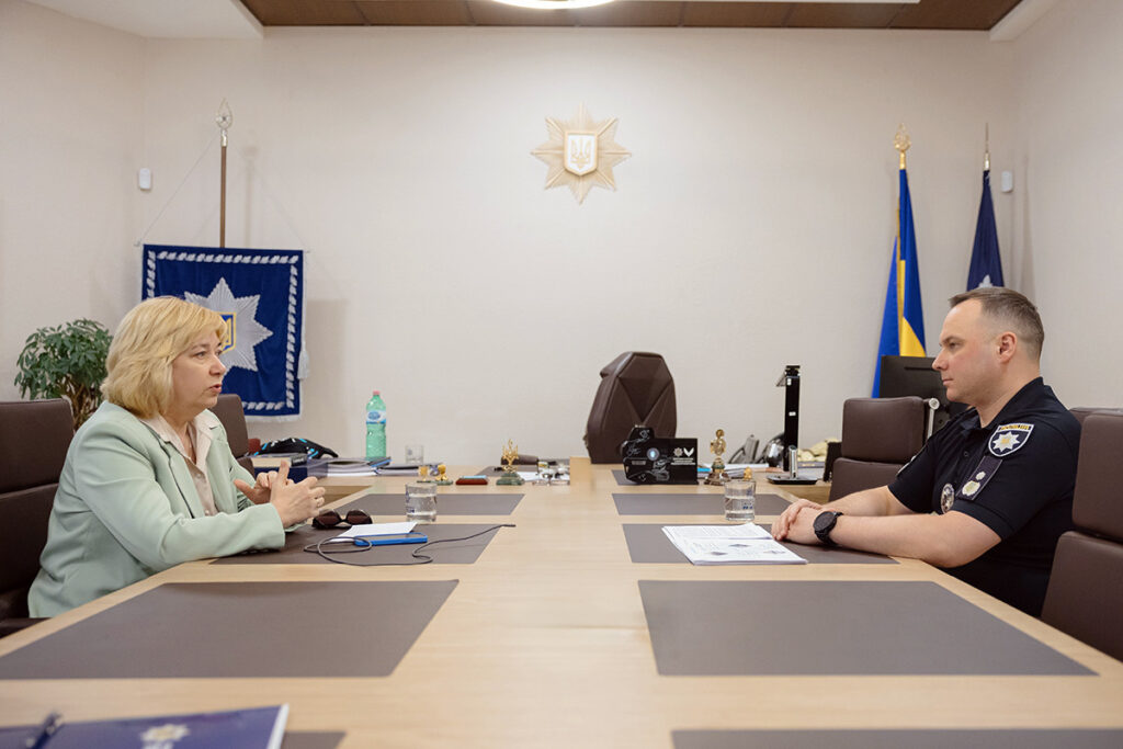 Іван Вигівський, керівник Нацполіції: «Ми розуміємо важливість роботи журналістів, особливо під час обстрілів» 18 Іван Вигівський, керівник Нацполіції: «Ми розуміємо важливість роботи журналістів, особливо під час обстрілів» 1