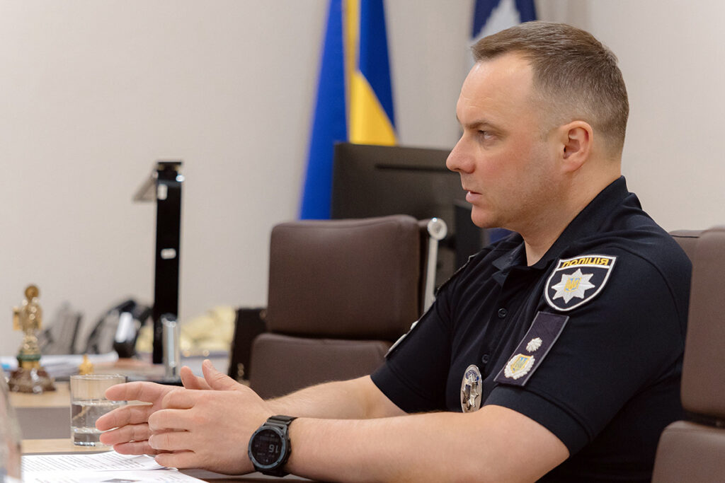 Іван Вигівський, керівник Нацполіції: «Ми розуміємо важливість роботи журналістів, особливо під час обстрілів» 19 Іван Вигівський, керівник Нацполіції: «Ми розуміємо важливість роботи журналістів, особливо під час обстрілів» 2