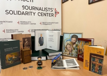 Унікальну мініатюру військового кореспондента представили на благодійний розіграш в Івано-Франківському Центрі журналістської солідарності
