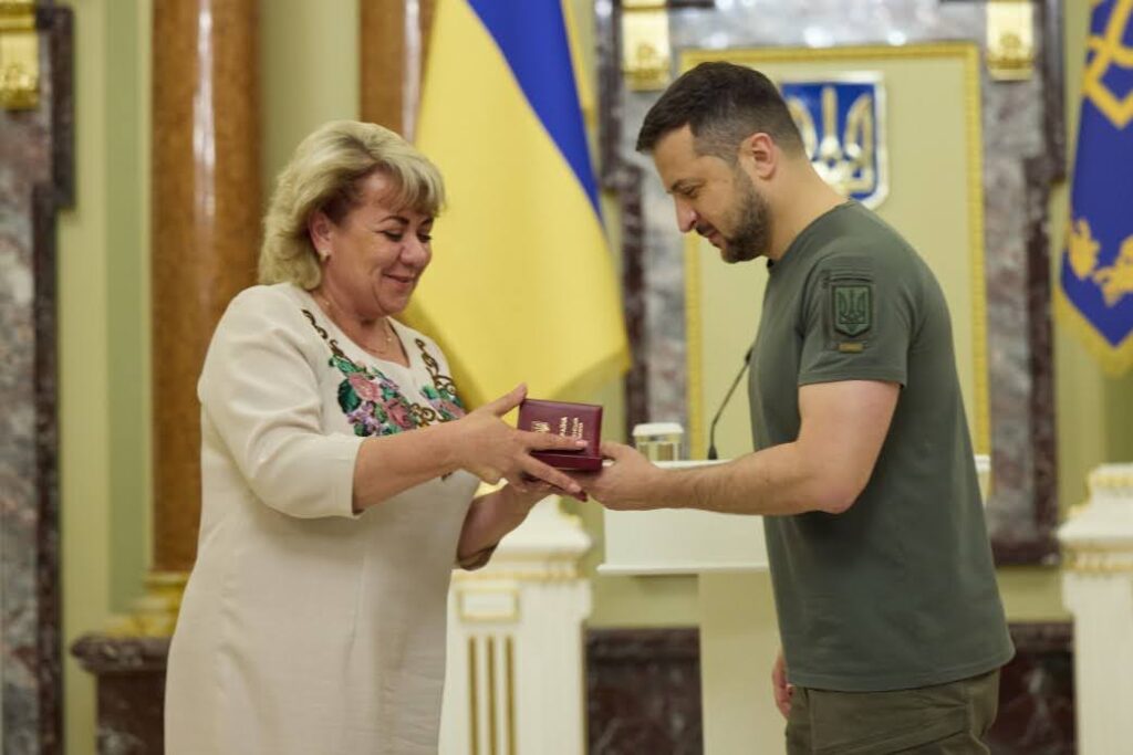 Світлана Томаш: «Я не маю права боятися, працюючи на кордоні, який під обстрілами. Бо там все ще живуть люди» 21 Світлана Томаш: «Я не маю права боятися, працюючи на кордоні, який під обстрілами. Бо там все ще живуть люди» 4
