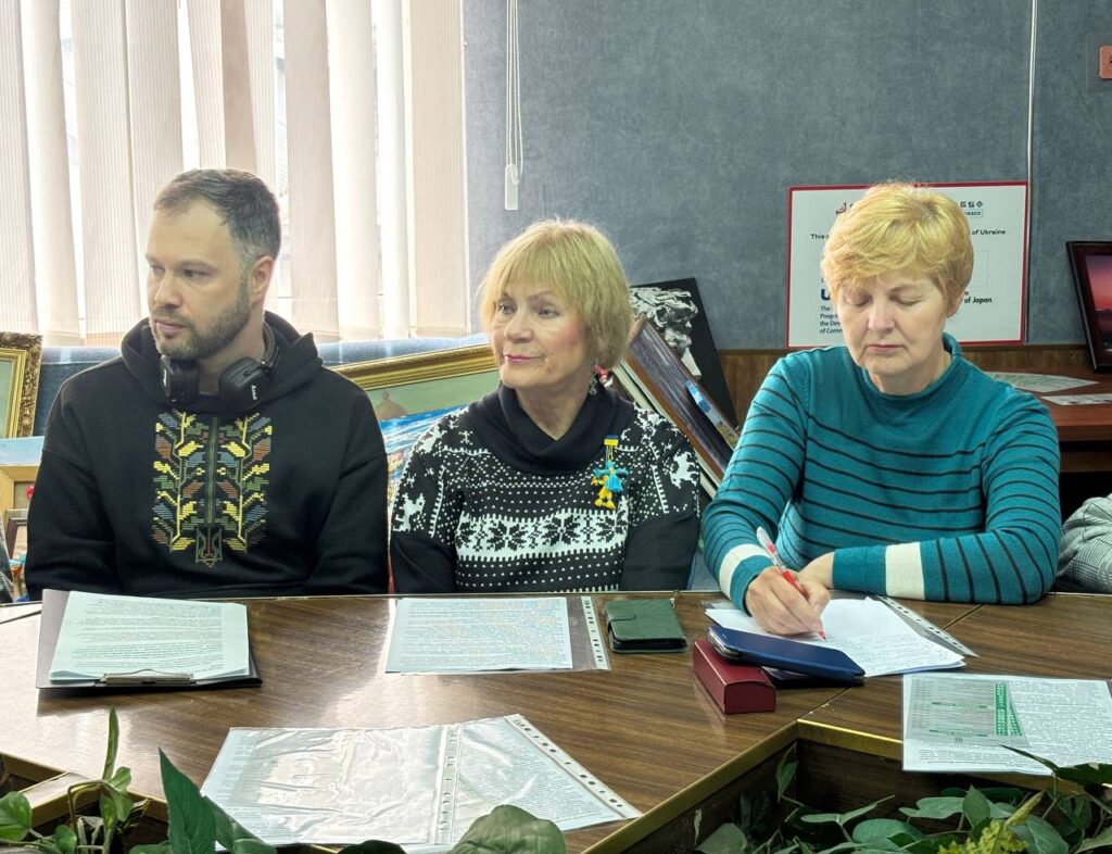 Благодійна акція «Рука підтримки»: творчість об’єднала запорізьких медійників і митців для добрих справ 21 Благодійна акція «Рука підтримки»: творчість об’єднала запорізьких медійників і митців для добрих справ 4