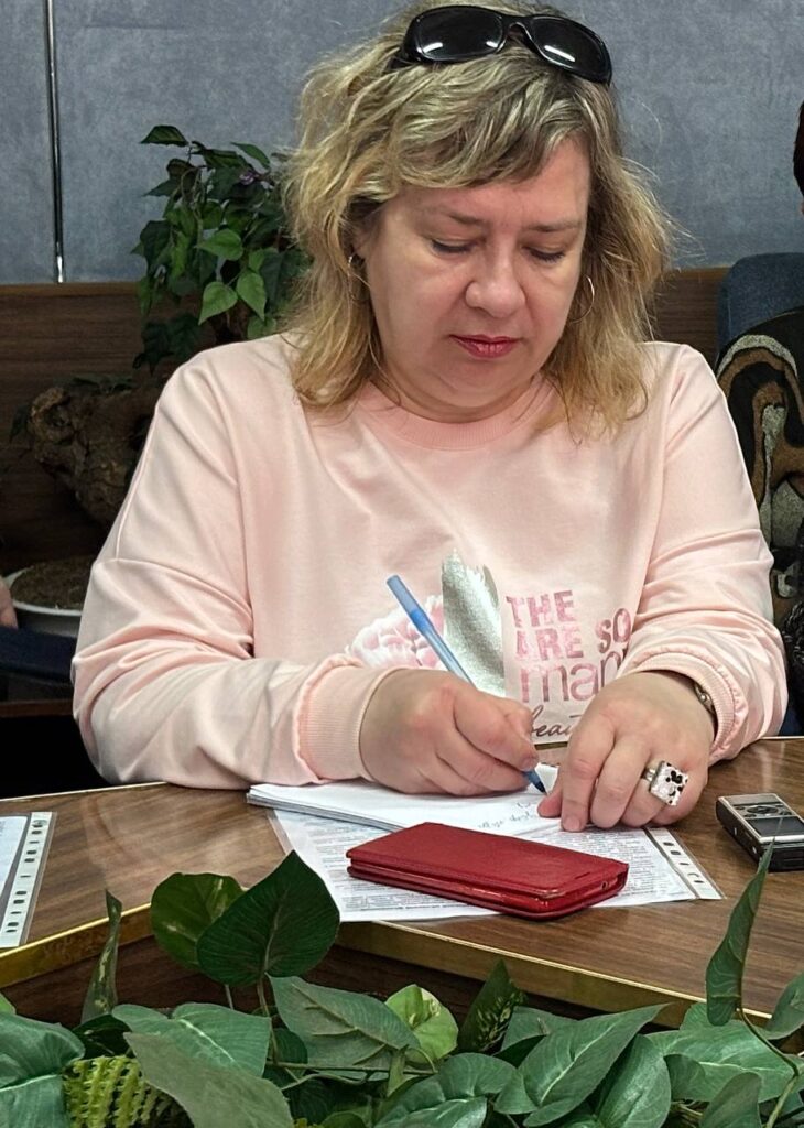 Благодійна акція «Рука підтримки»: творчість об’єднала запорізьких медійників і митців для добрих справ 23 Благодійна акція «Рука підтримки»: творчість об’єднала запорізьких медійників і митців для добрих справ 6