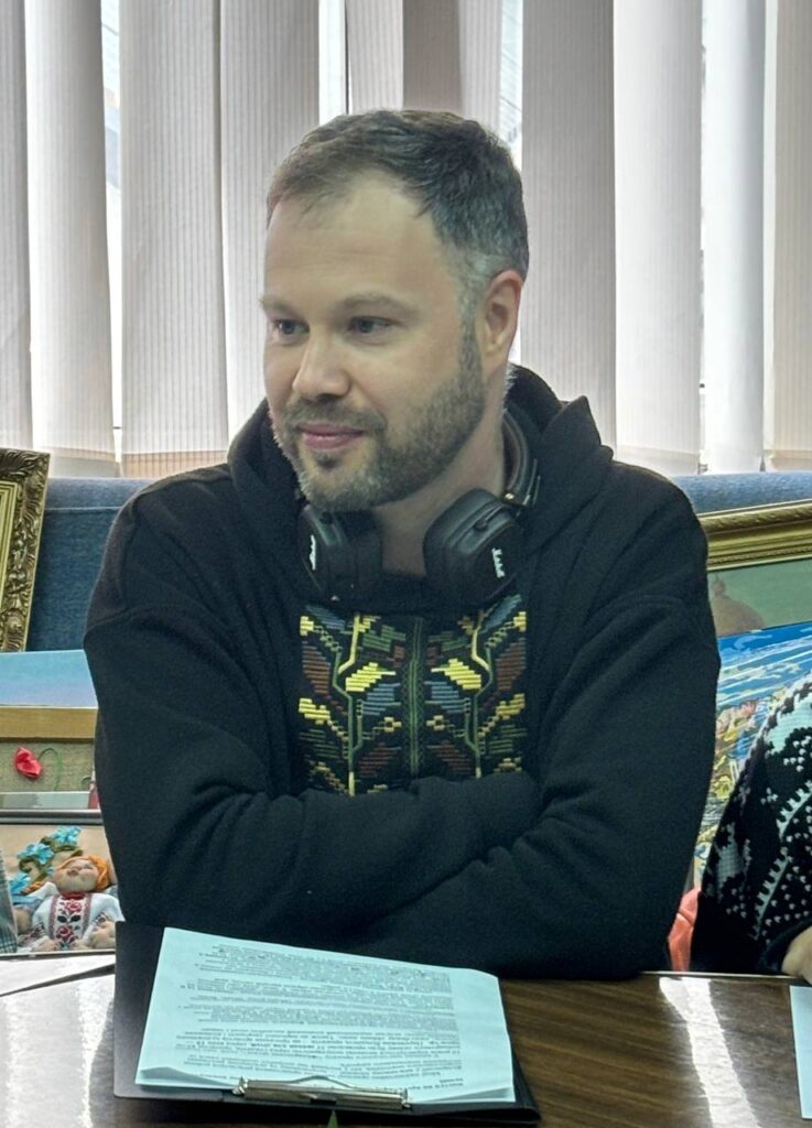 Благодійна акція «Рука підтримки»: творчість об’єднала запорізьких медійників і митців для добрих справ 24 Благодійна акція «Рука підтримки»: творчість об’єднала запорізьких медійників і митців для добрих справ 7