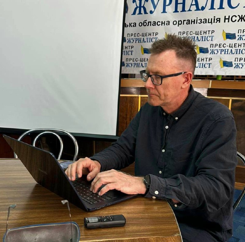 Норвезький медійник Оле Даг Квамме: «Найбільше враження на мене справили українські журналісти – як сміливо працюють вони під час війни» 21 Норвезький медійник Оле Даг Квамме: «Найбільше враження на мене справили українські журналісти – як сміливо працюють вони під час війни» 4