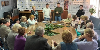 Благодійний аукціон-ярмарок «Рука підтримки»: запорізькі журналісти і волонтери співпрацюватимуть 21 Благодійний аукціон-ярмарок «Рука підтримки»: запорізькі журналісти і волонтери співпрацюватимуть