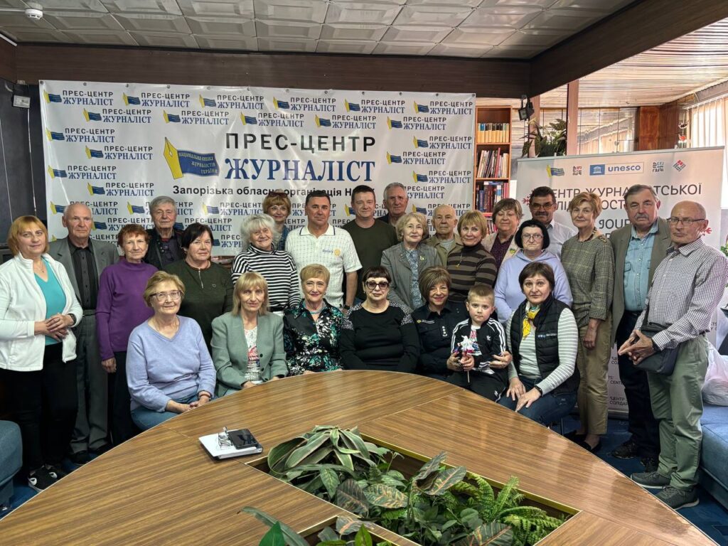 Благодійний аукціон-ярмарок «Рука підтримки»: запорізькі журналісти і волонтери співпрацюватимуть 19 Благодійний аукціон-ярмарок «Рука підтримки»: запорізькі журналісти і волонтери співпрацюватимуть 2