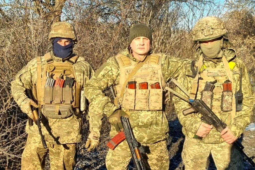 «На війні треба вижити, але вижити гідно», – військовий та журналіст Олег Зонтов 1