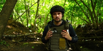 Вибухом шахеда в Харкові пошкоджено два автомобілі й помешкання журналіста Артема Листопада