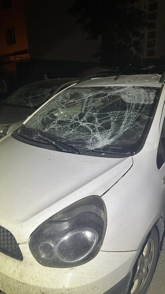 Вибухом шахеда в Харкові пошкоджено два автомобілі й помешкання журналіста Артема Листопада 19 Вибухом шахеда в Харкові пошкоджено два автомобілі й помешкання журналіста Артема Листопада 2