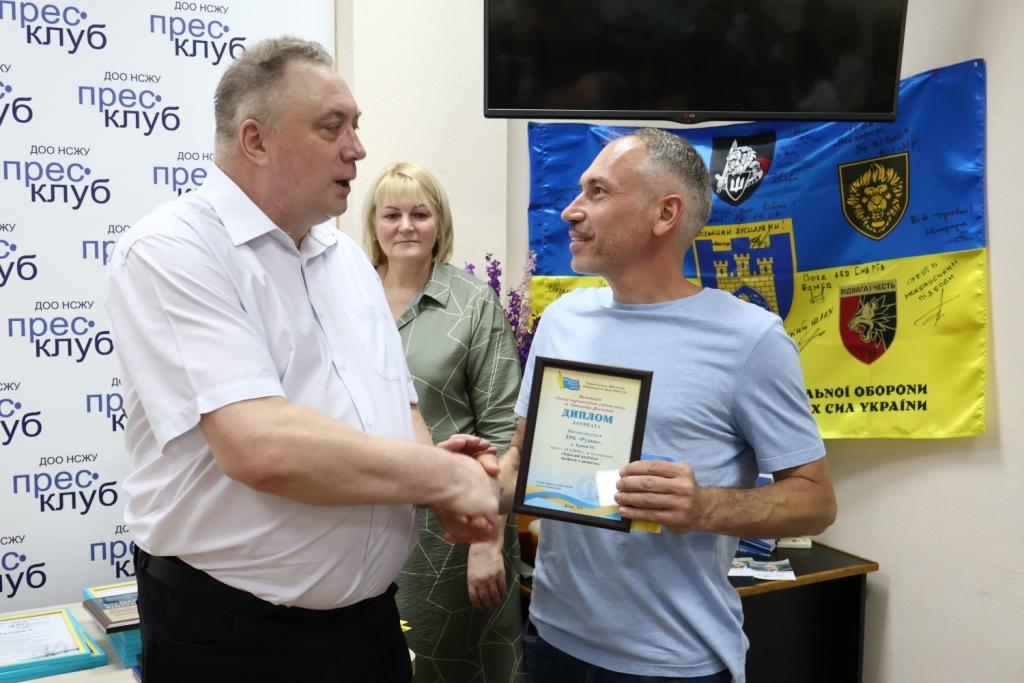 За кожним текстом – виразне авторське «Я»: на Дніпропетровщині нагородили переможців конкурсу «Інформаційний фронт-2024/25» 27 За кожним текстом – виразне авторське «Я»: на Дніпропетровщині нагородили переможців конкурсу «Інформаційний фронт-2024/25» 10
