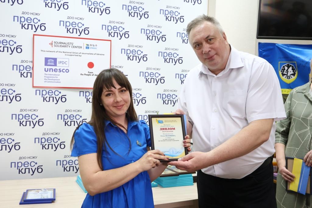 За кожним текстом – виразне авторське «Я»: на Дніпропетровщині нагородили переможців конкурсу «Інформаційний фронт-2024/25» 29 За кожним текстом – виразне авторське «Я»: на Дніпропетровщині нагородили переможців конкурсу «Інформаційний фронт-2024/25» 12