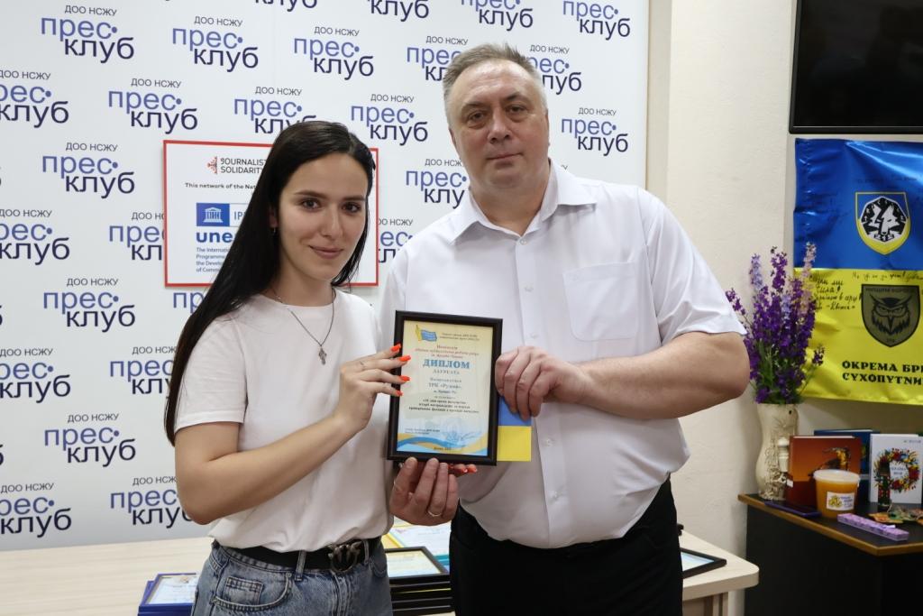 За кожним текстом – виразне авторське «Я»: на Дніпропетровщині нагородили переможців конкурсу «Інформаційний фронт-2024/25» 31 За кожним текстом – виразне авторське «Я»: на Дніпропетровщині нагородили переможців конкурсу «Інформаційний фронт-2024/25» 14