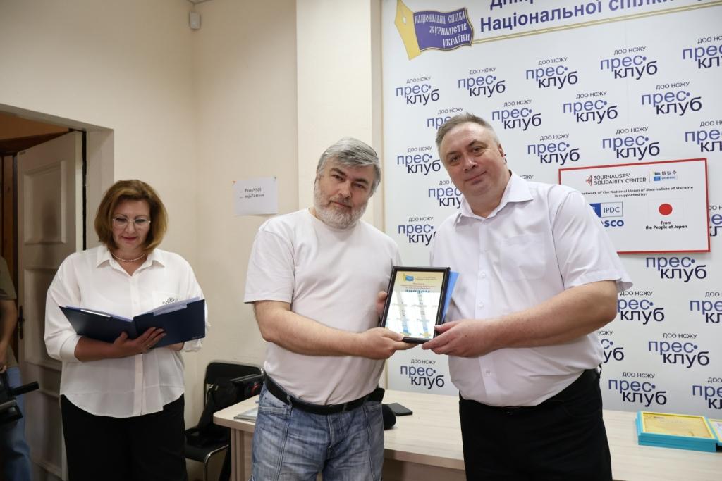 За кожним текстом – виразне авторське «Я»: на Дніпропетровщині нагородили переможців конкурсу «Інформаційний фронт-2024/25» 34 За кожним текстом – виразне авторське «Я»: на Дніпропетровщині нагородили переможців конкурсу «Інформаційний фронт-2024/25» 17
