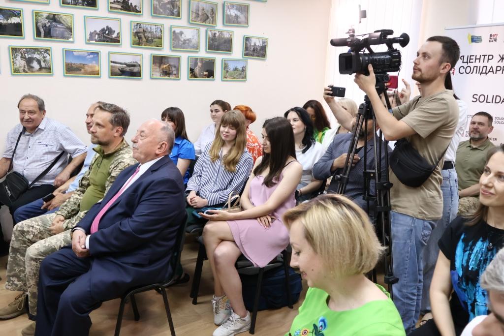 За кожним текстом – виразне авторське «Я»: на Дніпропетровщині нагородили переможців конкурсу «Інформаційний фронт-2024/25» 19 За кожним текстом – виразне авторське «Я»: на Дніпропетровщині нагородили переможців конкурсу «Інформаційний фронт-2024/25» 2